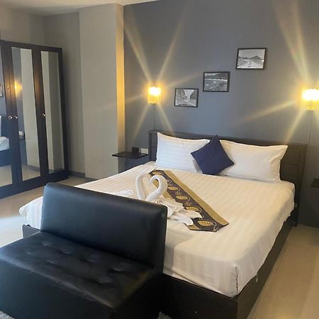 Holiday Home Patong Bagian luar foto