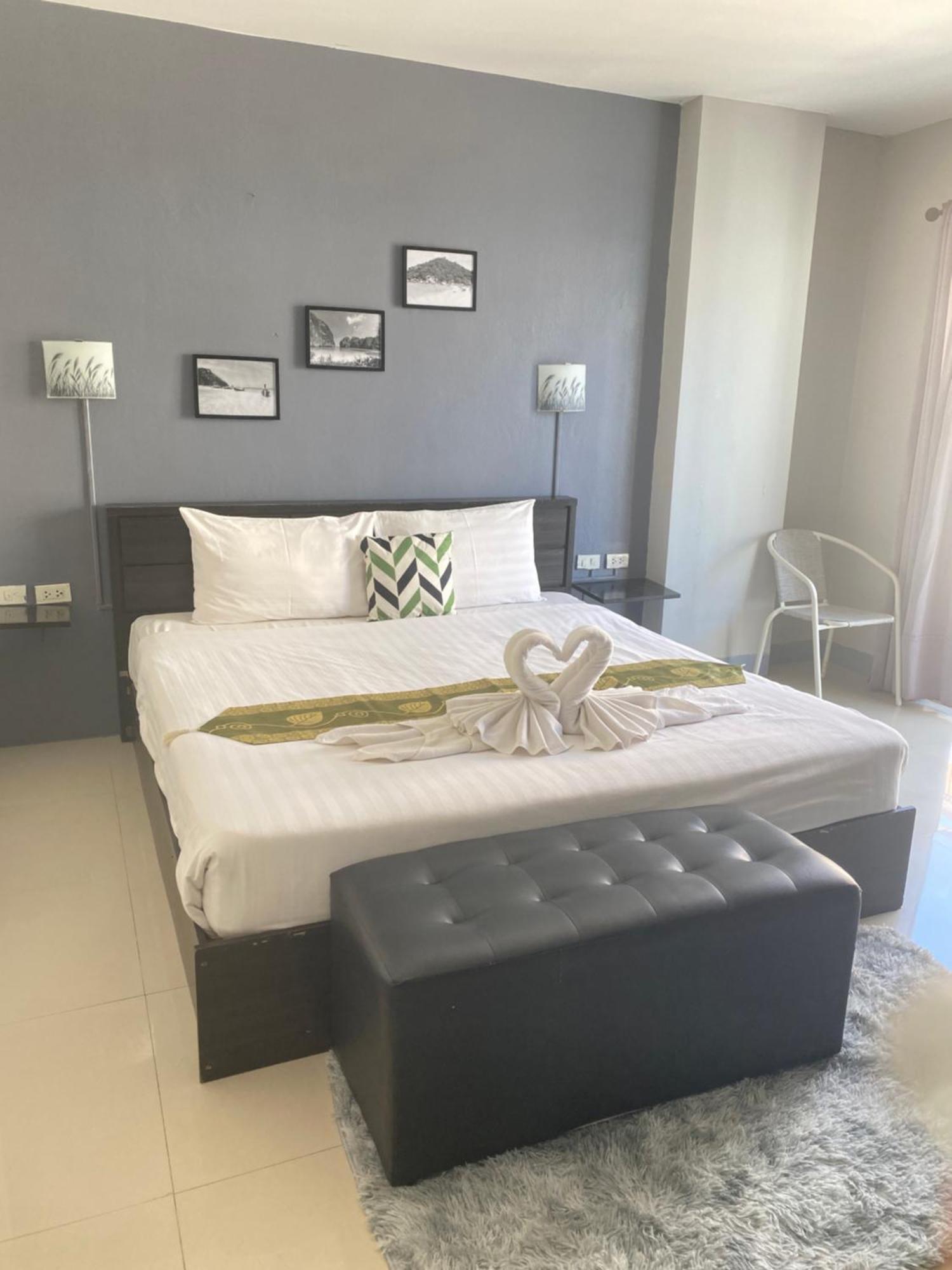 Holiday Home Patong Bagian luar foto