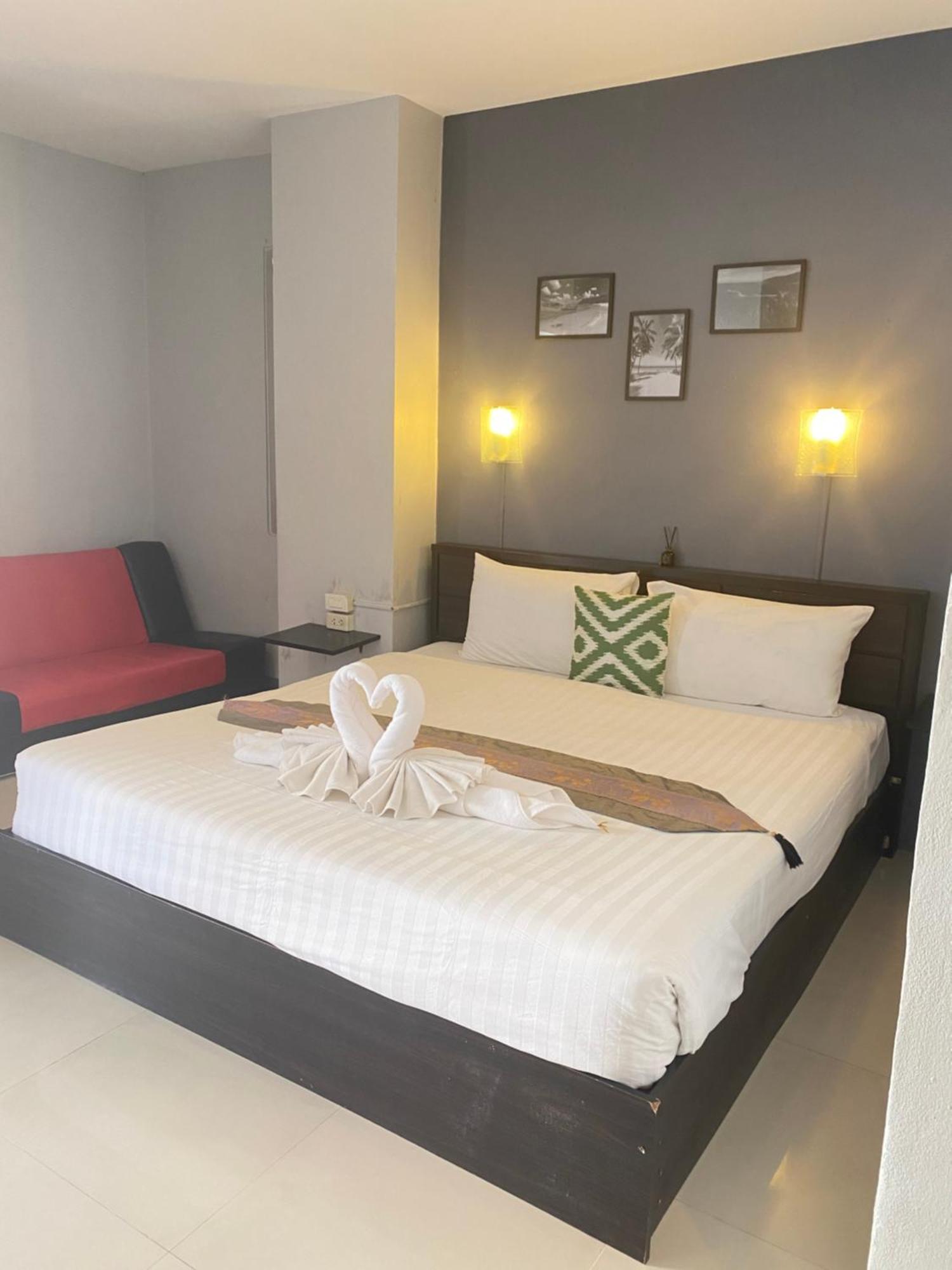 Holiday Home Patong Bagian luar foto