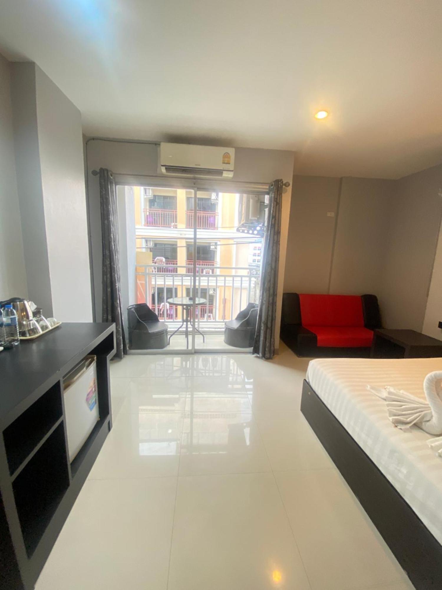 Holiday Home Patong Bagian luar foto