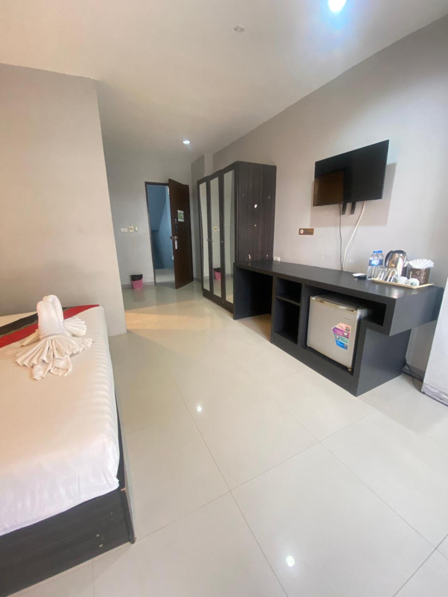 Holiday Home Patong Bagian luar foto