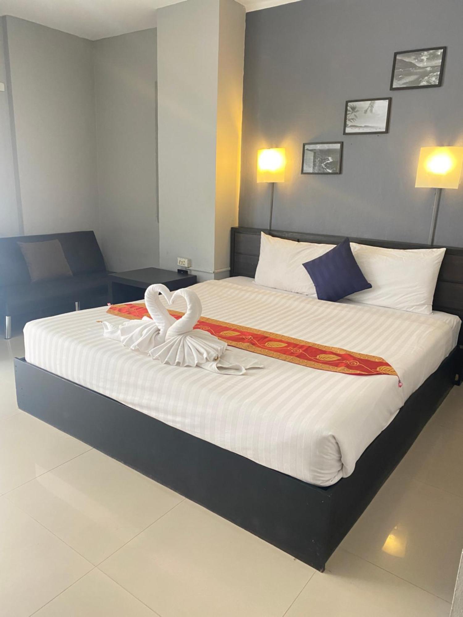 Holiday Home Patong Bagian luar foto